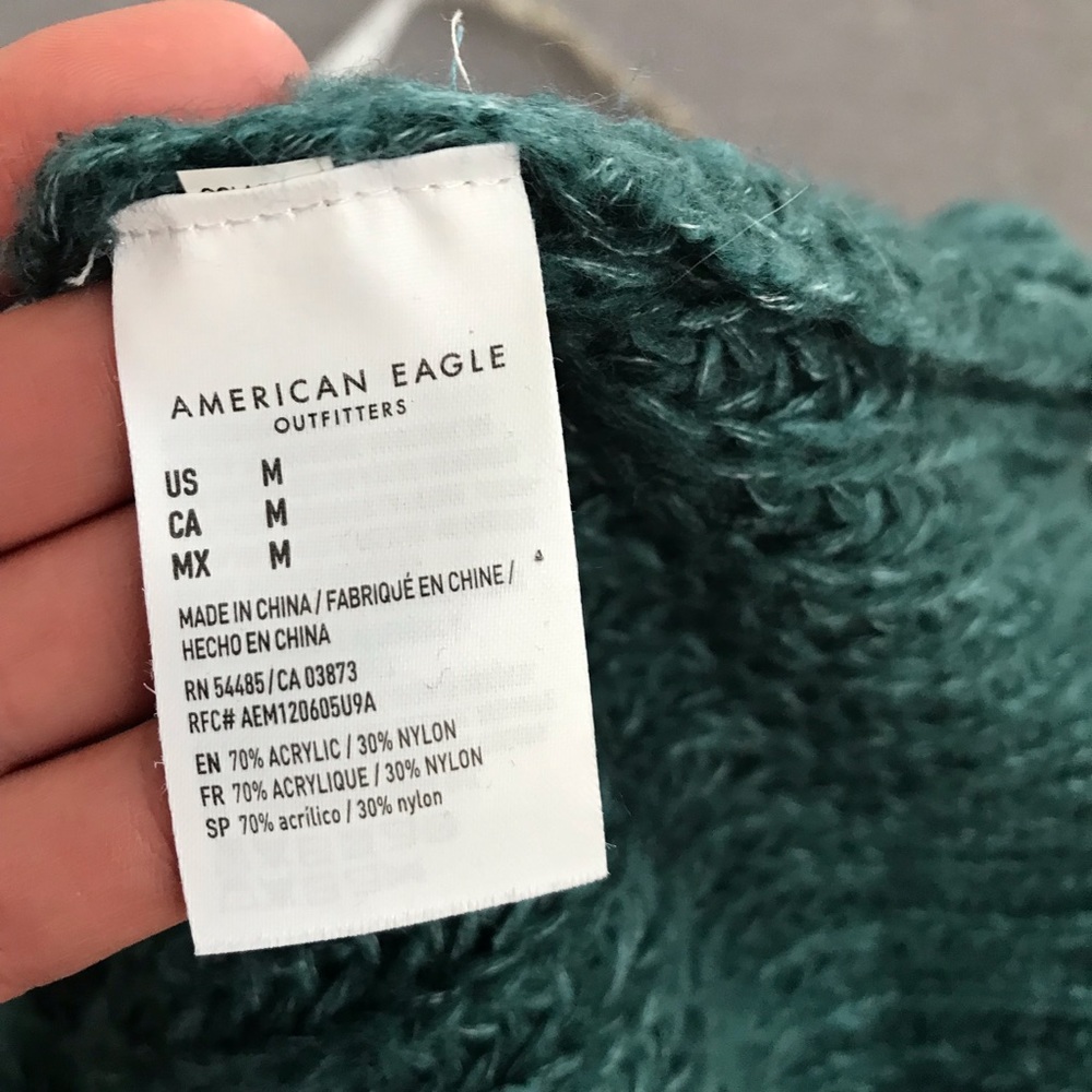 American Eagle chunky cable knit sweater size medium - Picture 5 of 6